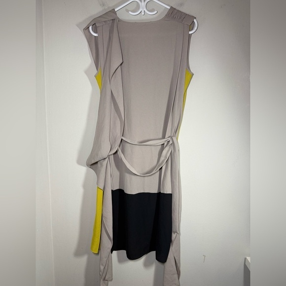 BCBGMaxAzria Runway Gray and Black Asymmetrical Tailored Dress - Picture 10 of 11